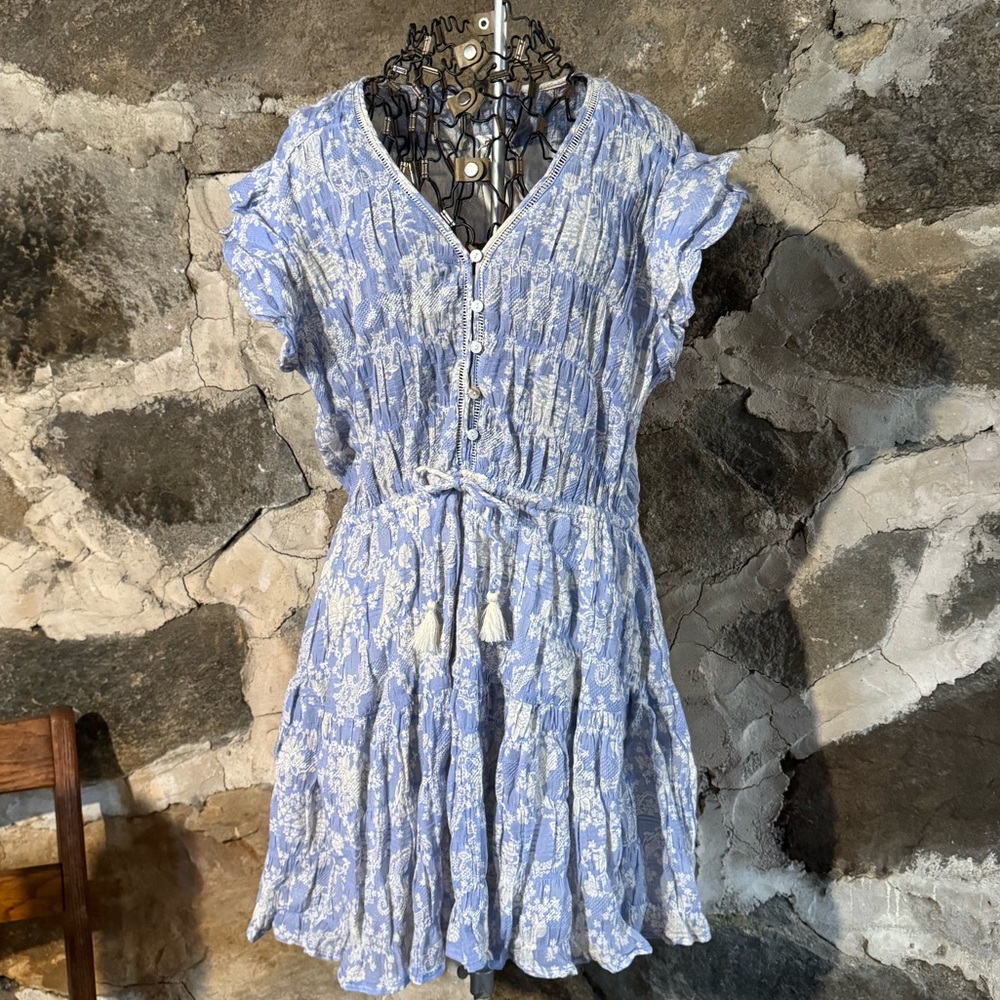 NWT Olivacious Bluebell Floral Dress with Flutter Sleeves Size Large